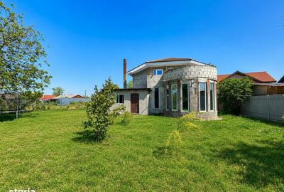 Casă cu 4 camere decomandat în Valu lui Traian