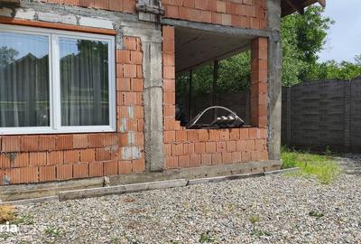 Casă cu 4 camere în Bejan