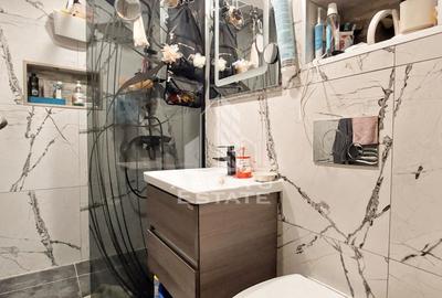 Apartament cu 3 camere semidecomandat, mobilat în Micro 4