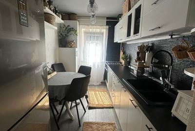Apartament cu 4 camere decomandat în Central - 2