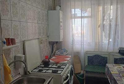 Apartament cu 2 camere decomandat în Podu Roș