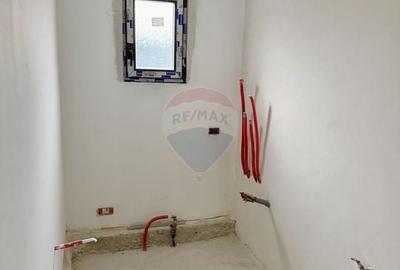Casă cu 4 camere cu Teren 418 Mp în Golești - 14
