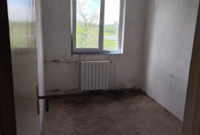 Apartament cu 3 camere în Km 4