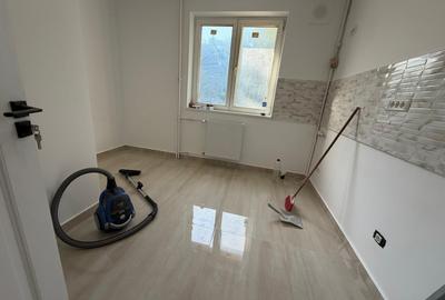Apartament cu 3 camere decomandat în Titan - 4