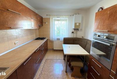 Apartament cu 4 camere decomandat în Ștrand