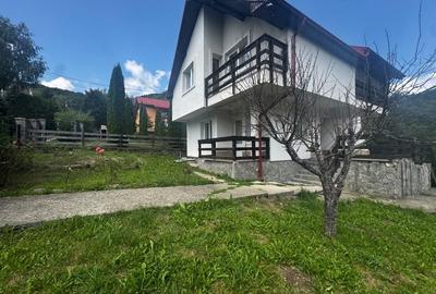 Casă cu 4 camere în Cheia
