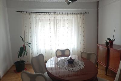Casă individuală cu 4 camere cu Canalizare în Central - 3
