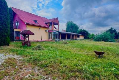 Casă cu 3 camere cu Teren 3500 Mp în Central