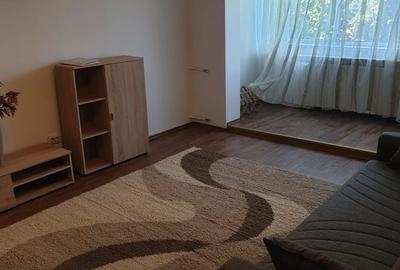 Apartament cu 3 camere decomandat, mobilat în Central