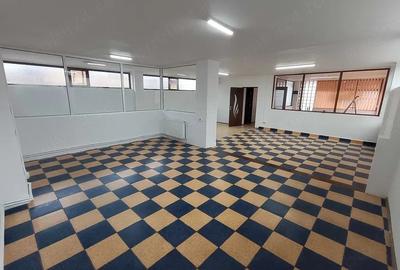 Spațiu comercial, de 150 mp, în Central - 4