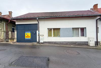 Casă individuală cu 7 camere cu Canalizare în Dealul Cetății - 1