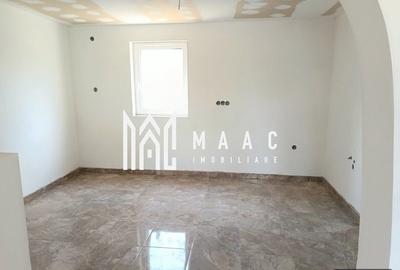 Casă individuală cu 4 camere cu Canalizare în Cristian