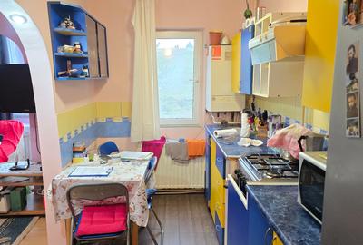 Apartament cu 3 camere în Micro 15 - 1