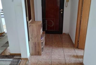 Apartament cu 4 camere decomandat în Girocului