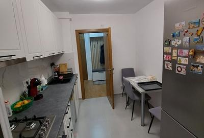 Apartament cu 3 camere decomandat, mobilat în Crângași