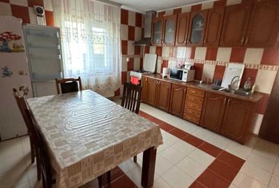 Casă cu 4 camere în Boldești