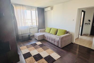 Apartament cu 3 camere semidecomandat în Obor