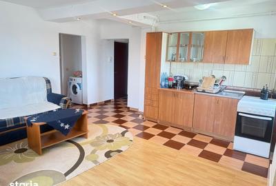 Apartament cu 3 camere decomandat în Micro 4