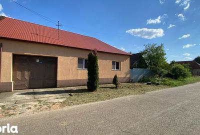 Casă cu 2 camere cu Teren 676 Mp în Sâmbăta - 2