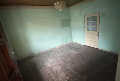 Casă cu 3 camere cu Teren 700 Mp în Deal