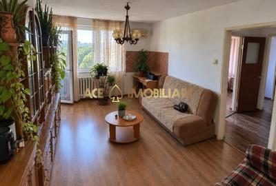 Apartament cu 3 camere semidecomandat, mobilat în Titan