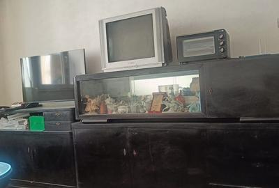 Apartament cu 3 camere decomandat în Tei
