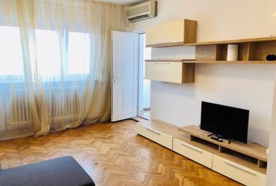 Apartament cu 4 camere decomandat în Punctele Cardinale