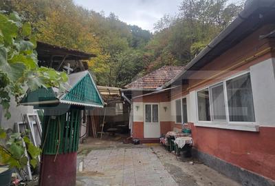 Casă individuală cu 3 camere cu Canalizare în Aurel Vlaicu