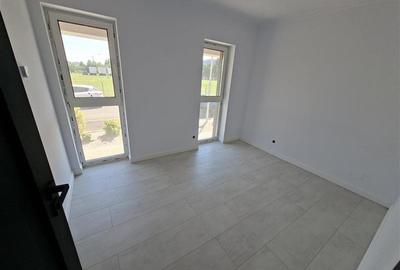 Apartament cu 4 camere semidecomandat în Florești - 5