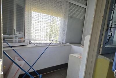 Apartament cu 4 camere semidecomandat în Dacia