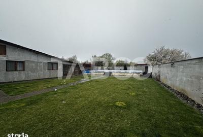 Casă cu 8 camere cu Teren 1195 Mp în Roșia