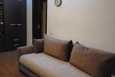 Apartament cu 3 camere semidecomandat în Obor