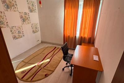 Apartament cu 3 camere semidecomandat în 7 Noiembrie
