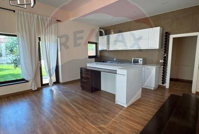 Casă cu 4 camere cu Teren 800 Mp în Central