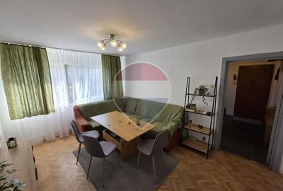 Apartament cu 3 camere semidecomandat, mobilat în Central