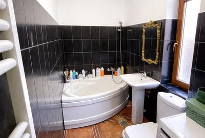 Casă cu 4 camere cu Teren 200 Mp în Central