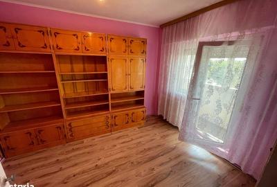 Apartament cu 4 camere decomandat în Micro 16