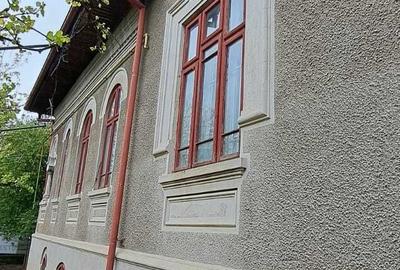 Casă cu 4 camere în Exterior Vest