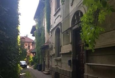 Apartament cu 4 camere decomandat în Armeneasca - 1