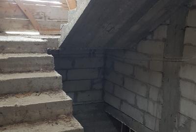 Casă cu 3 camere cu Teren 945 Mp în Central