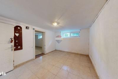 Casă cu 4 camere în Centrul Civic