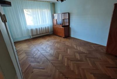 Apartament cu 2 camere decomandat în Cetate