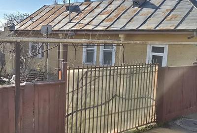 Casă cu 3 camere cu Teren 700 Mp în Central - 2