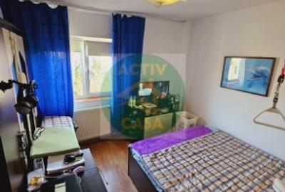 Apartament cu 3 camere decomandat în Roman - 2