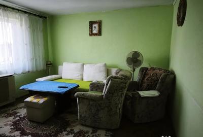 Apartament cu 3 camere decomandat în Exterior Vest