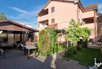 Casă cu 7 camere cu Teren 400 Mp în Central