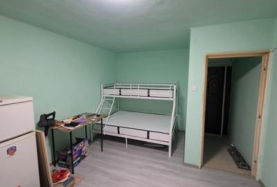 Garsonieră semidecomandată în Gara de Nord