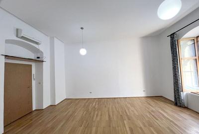 Apartament cu 2 camere semidecomandat, mobilat în Central - 1