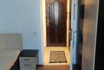 Garsonieră decomandată în Tabăra - 7