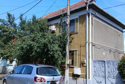 Casă cu 4 camere în Iosia